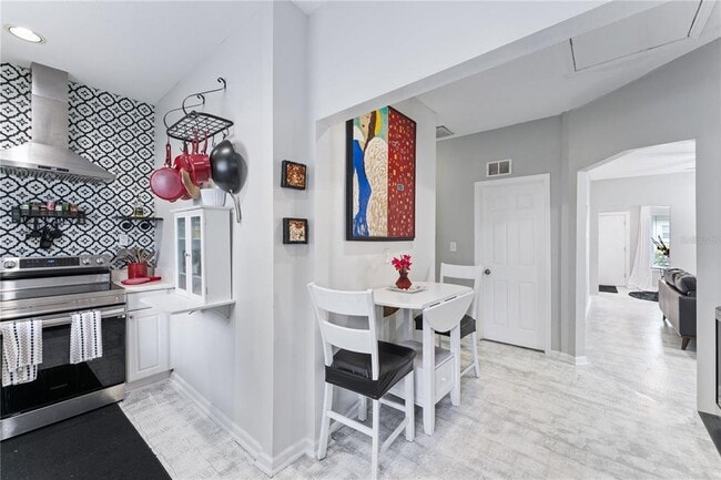 Building Photo - 914 8th St N