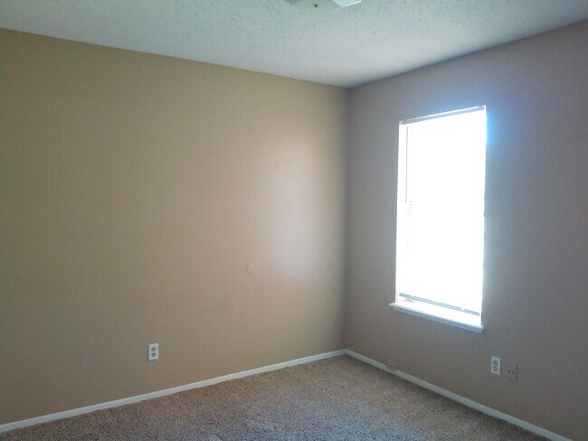 Building Photo - 421 Antares Dr