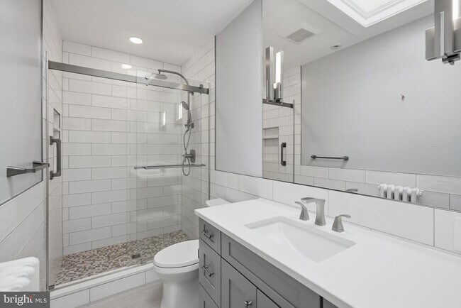 Building Photo - 3839 Beecher St NW