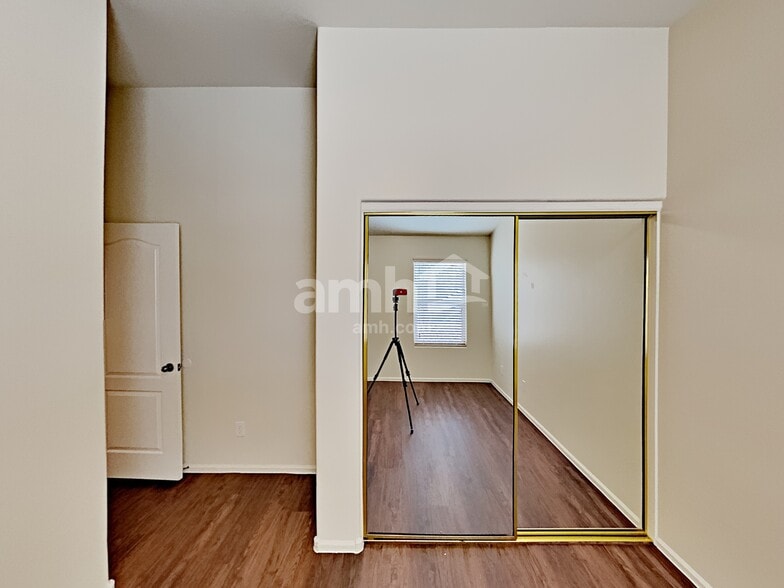 Building Photo - 17568 W Voltaire St