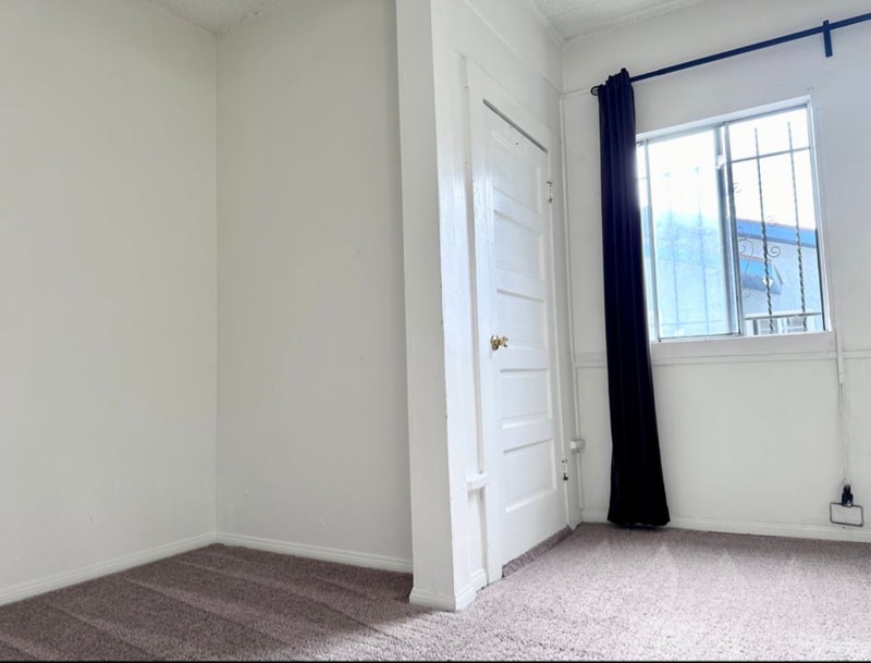 Building Photo - 1016 W 108th St