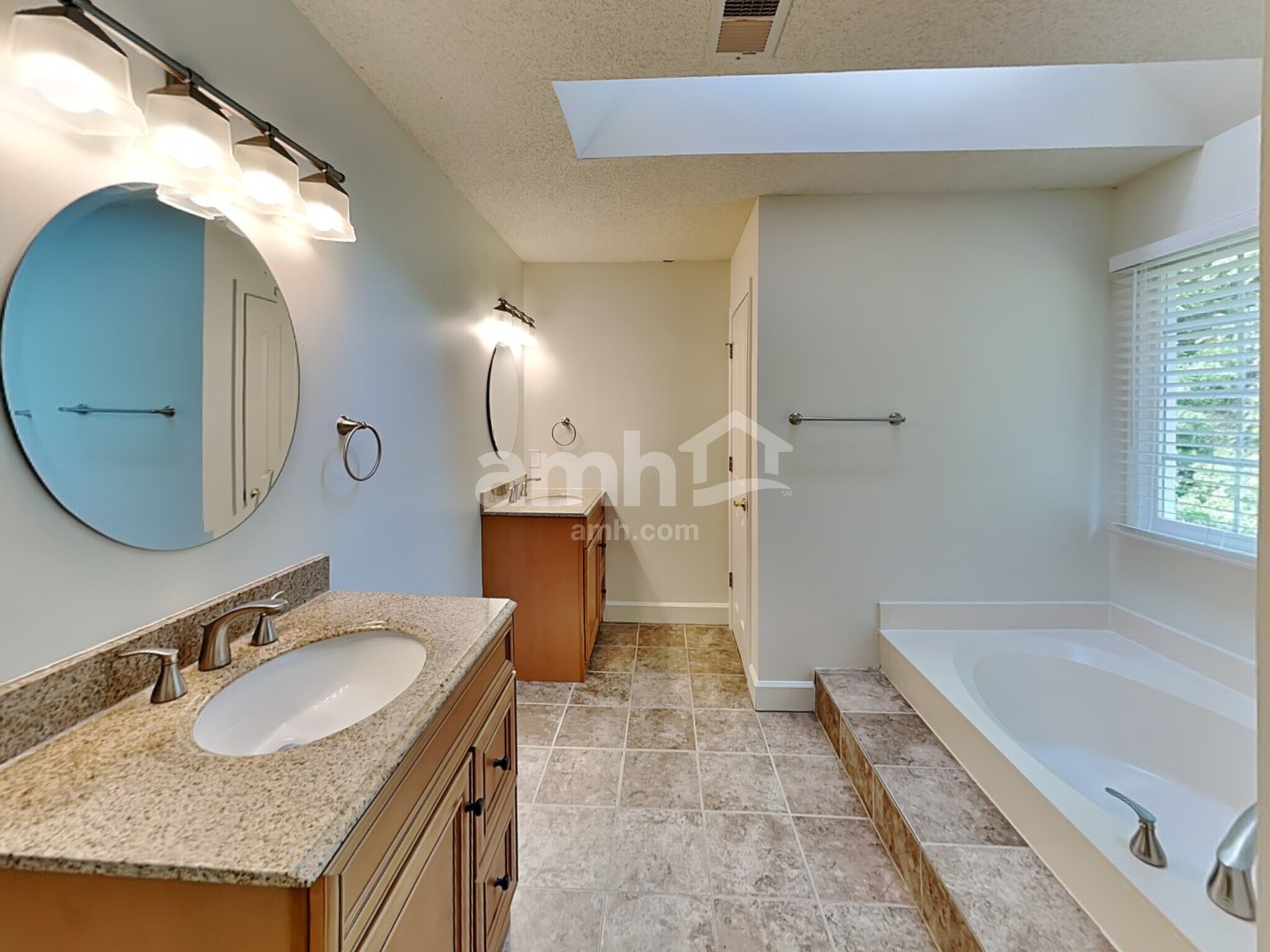 Building Photo - 5802 Swanston Dr