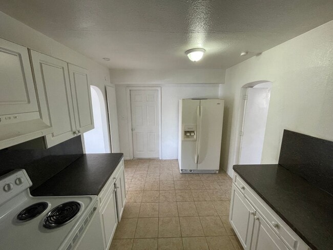 Building Photo - Corner Lot close to US 19