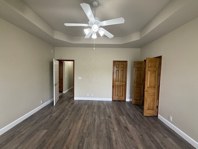 Building Photo - Right On The Green- 3 Bedroom Updated Home on Battle Creek