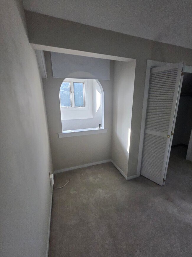 Building Photo - Spacious 3-Bedroom Condo in Gated Community – Modern Comfort & Convenience!