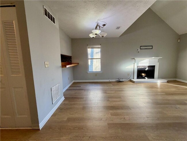 Building Photo - 1911 Shenandoah Valley Ln SE