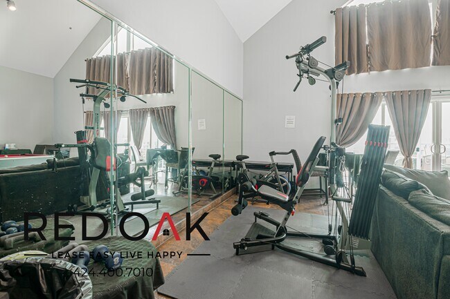 Building Photo - 6700 Franklin Pl