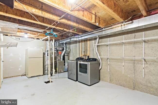 Building Photo - 520 Buckstone Garth