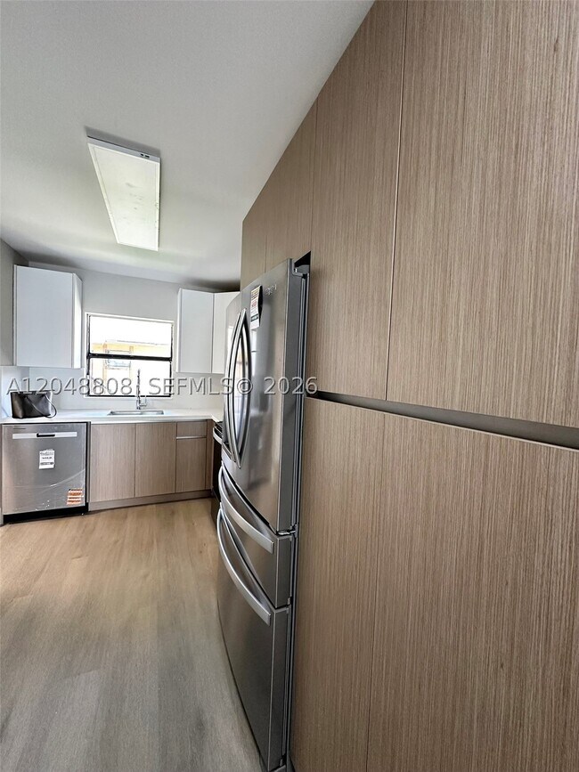 Building Photo - 2540 W 67th Pl