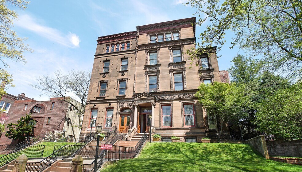 Building Photo - 2213 Green St