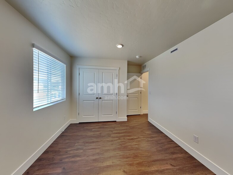 Building Photo - 1408 E Ludlow St