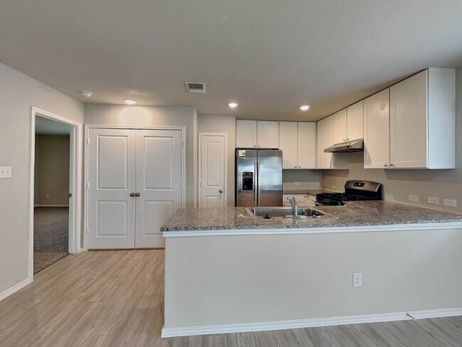 Building Photo - 5719 Leon Pl