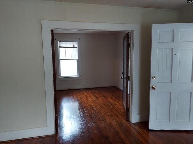Building Photo - 813 Duke Ave