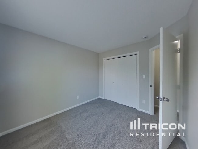 Building Photo - 607 Deer Trail Dr