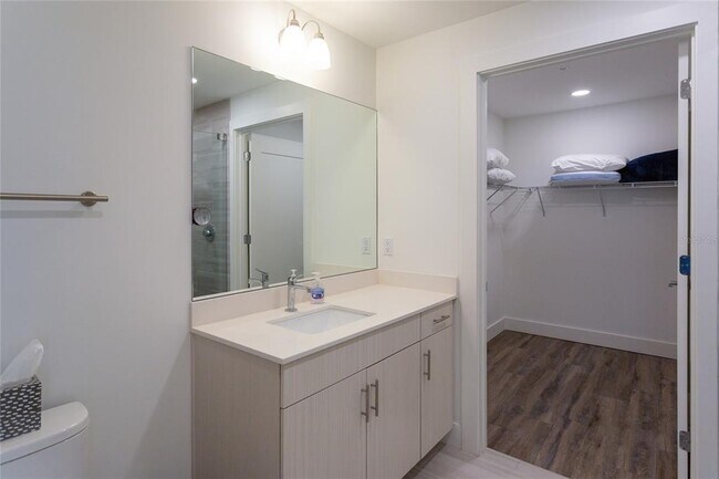Building Photo - 1709 N Tamiami Trl
