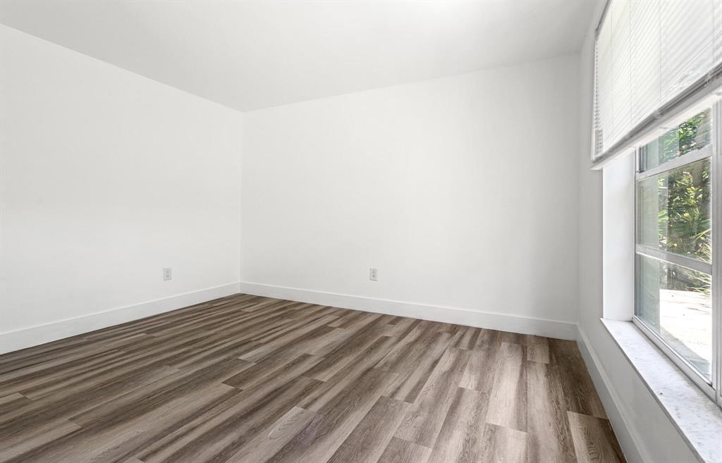 Building Photo - 809 W Oakland Park Blvd