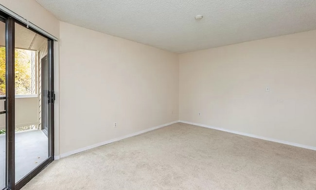 Building Photo - 2 Bedroom 1.75 Bath Condo in Lynnwood