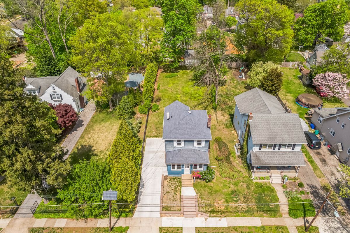 Building Photo - 725 Belmont Ave