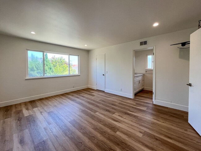 Building Photo - 5281 Tattershall Ave