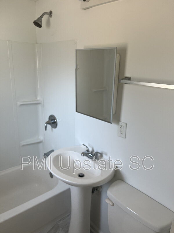 Building Photo - 201 Chandler Dr