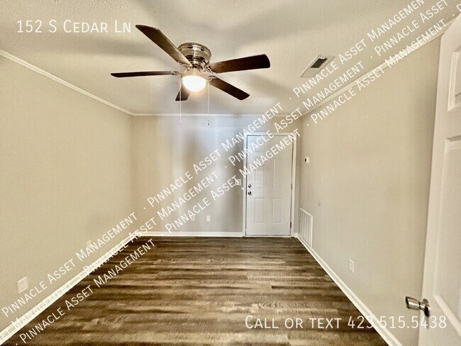 Building Photo - 152 S Cedar Ln