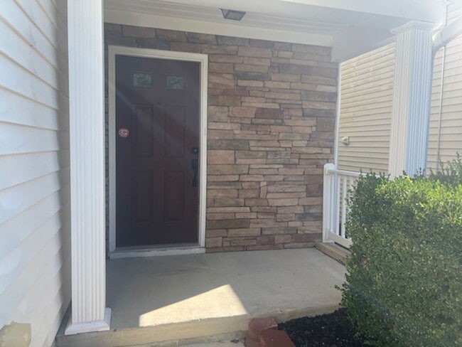 Building Photo - 8 Grosbeak Ln