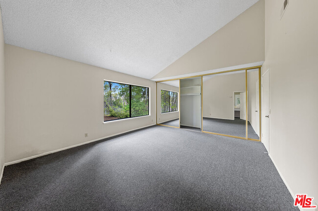 Building Photo - 780 Carriage Cir
