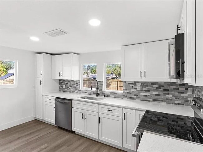 Building Photo - 4251 Tangerine Ave