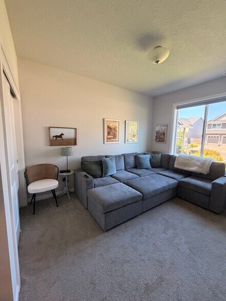 Building Photo - 7193 SE Cheryl Ct