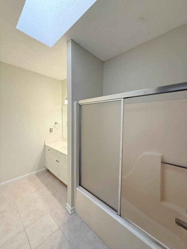 Building Photo - 15047 Ashmont Blvd SE