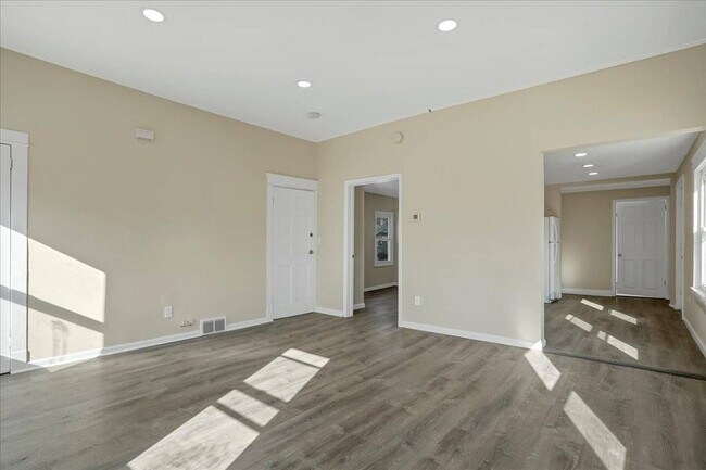 Building Photo - 3 Park Ave