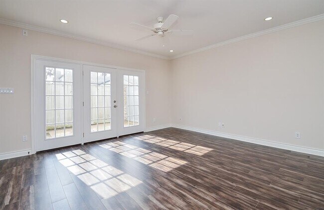 Building Photo - 306 Wilcrest Dr