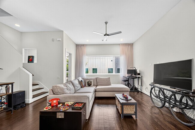 Building Photo - 1232 W 24th St