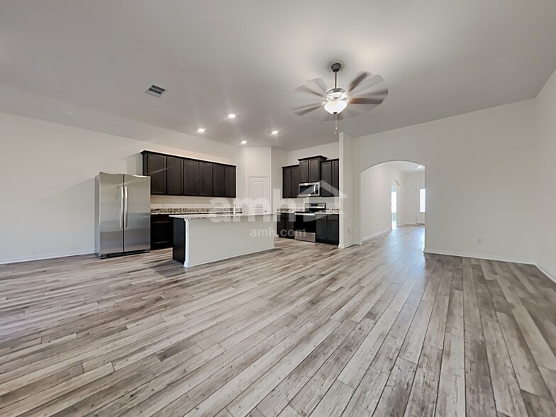 Building Photo - 1162 Treeta Trail