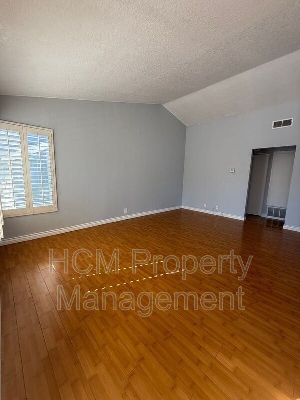 Building Photo - 329 Huntington