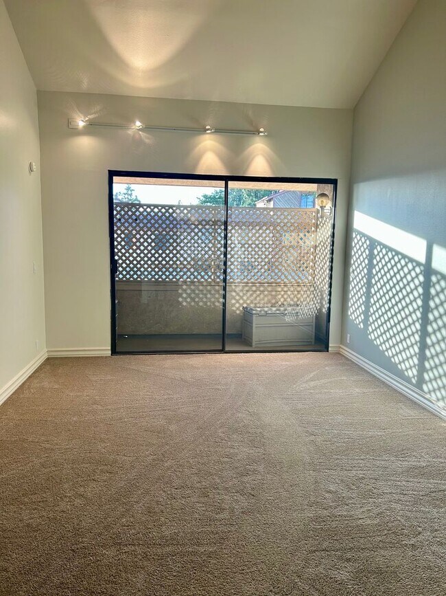 Building Photo - ***Amazing 2 Bed 2.5 Bath Westwood Condo U...