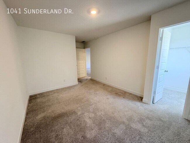 Building Photo - 1041 Sunderland Dr