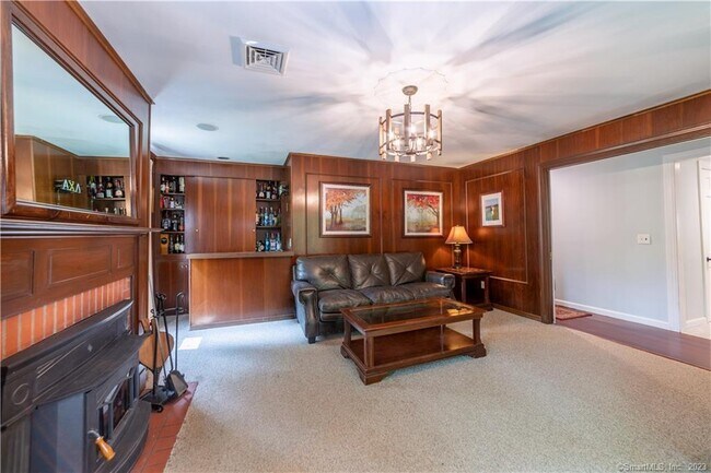 Building Photo - 36 Old Johnson Ln