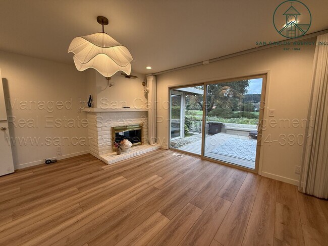 Building Photo - Beautifully Updated Three Bed (+ Bonus) Quail Lodge Home