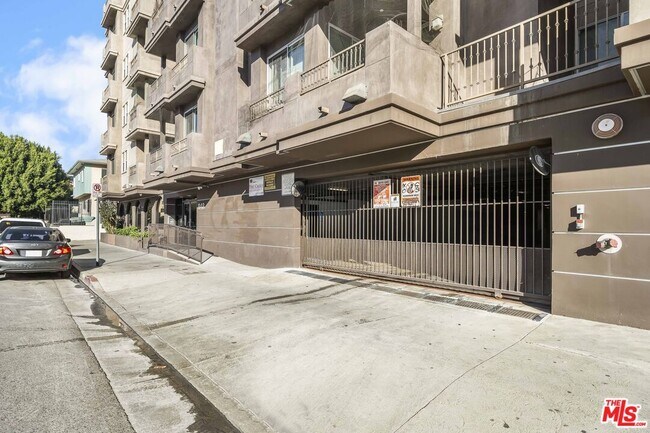 Building Photo - 848 Irolo St