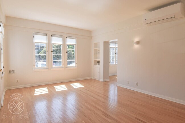 Primary Photo - 1069 S Holt Ave