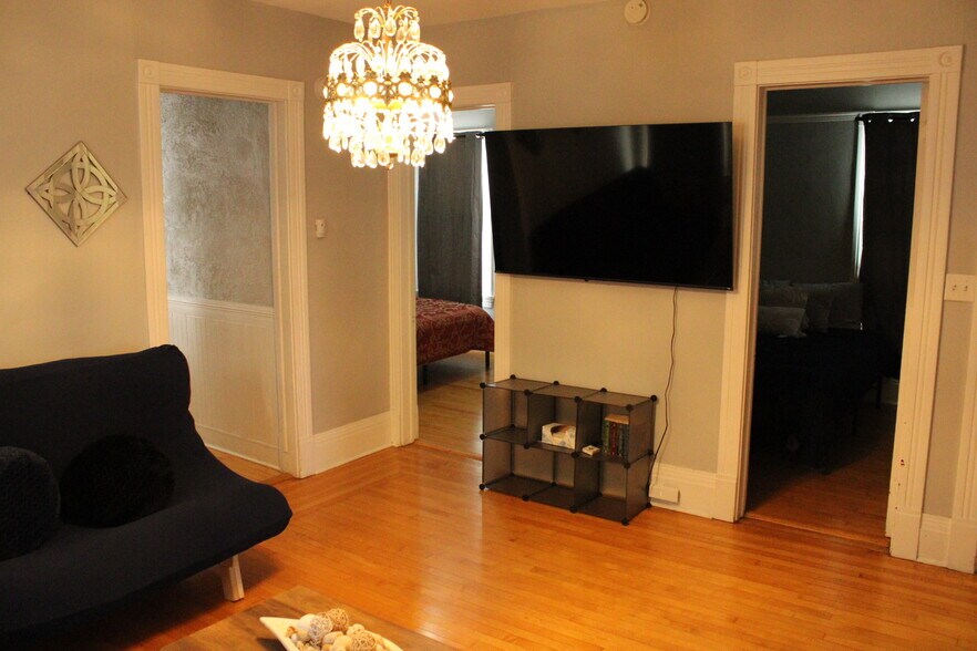 Building Photo - 2621 S Howell Ave