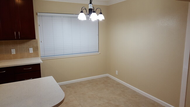 Dining Area - 2813 Toledo Ave