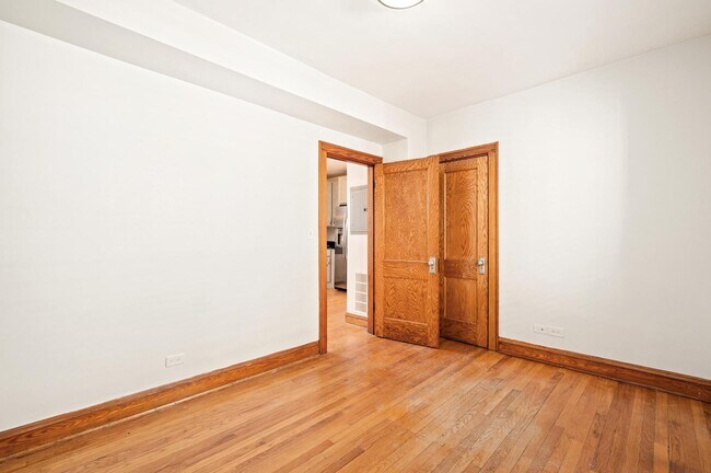 Building Photo - 4446 W Walton St