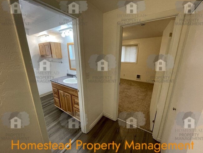 Building Photo - 1926-1928-1928 McCoy Ave NE