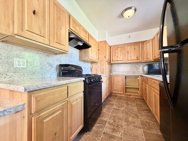 Building Photo - Inviting Holladay Home with Large Yard, Carport & Extra Parking