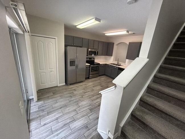 Building Photo - 15835 Fishhawk Falls Dr