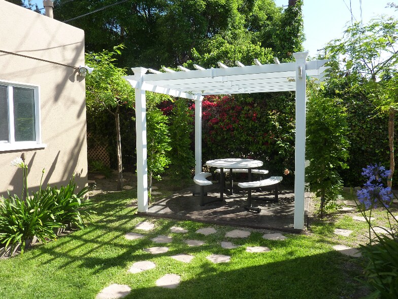 Building Photo - 2226 S Carmelina Ave