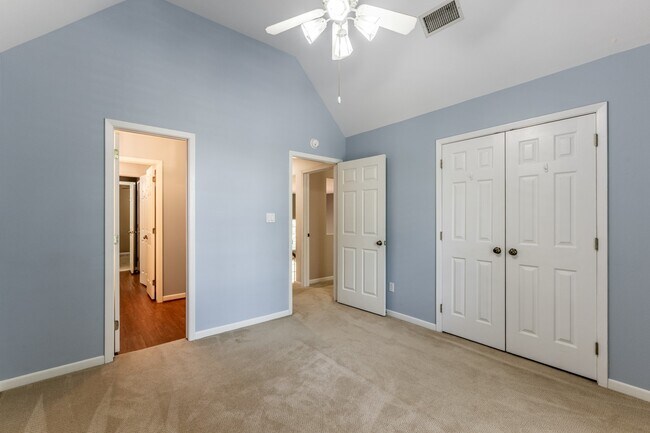 Building Photo - 1002 Amesbury Ct