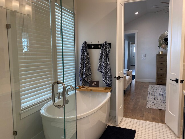 Building Photo - Daybreak Island Furnished Home